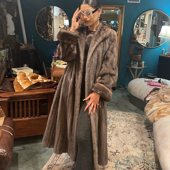 Full Length Sapphire Mink Coat - Picture 7 of 8